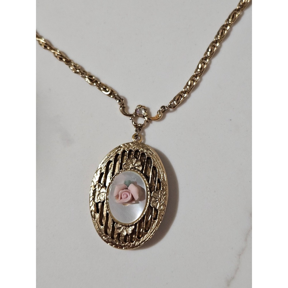 Vintage Gold Tone Pink Rose Mother of Pearl Filigree Oval Locket Necklace
